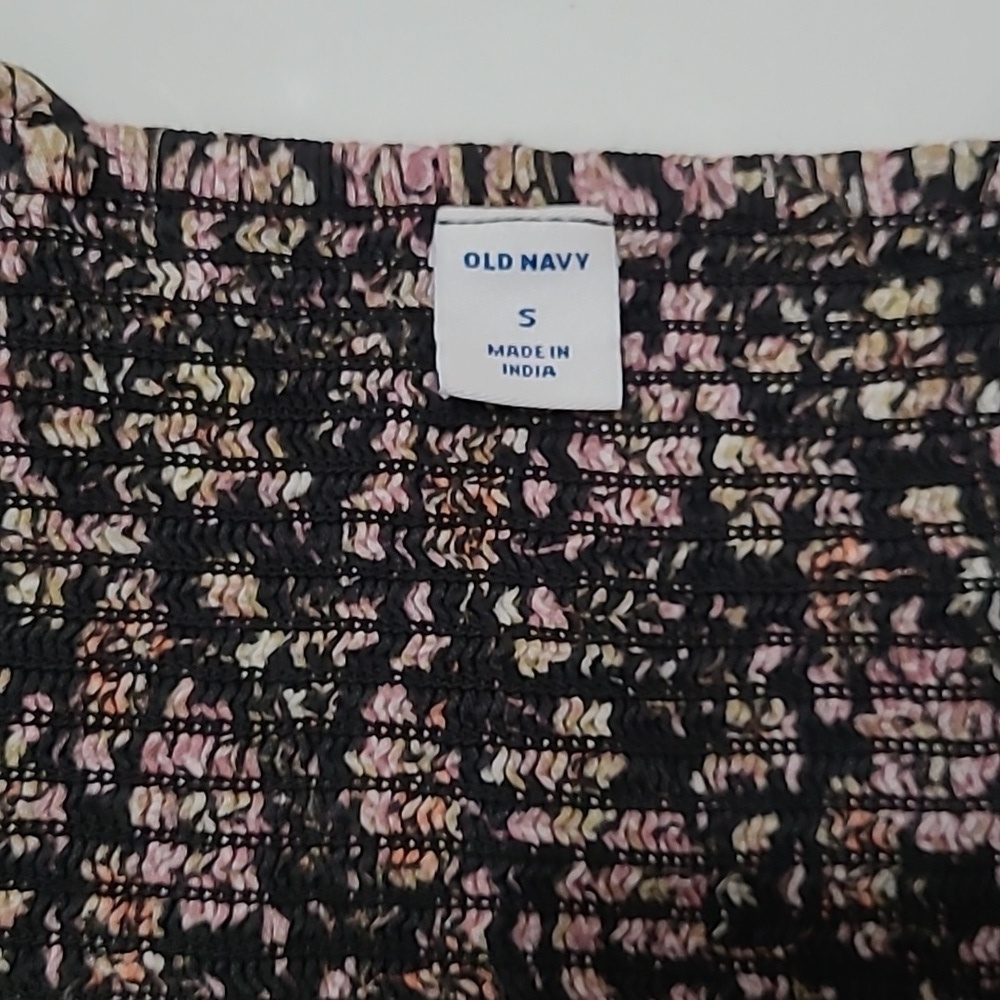 NWT Old Navy Sleeveless Black Floral Blouse with Ruffles & Smocked Back size S - Picture 3 of 7